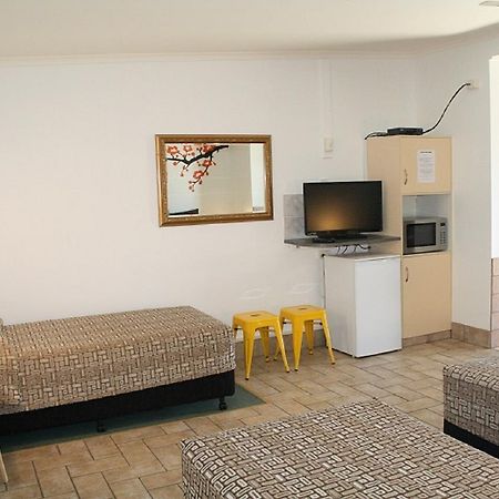 Central Motel Gin Gin ภายนอก รูปภาพ