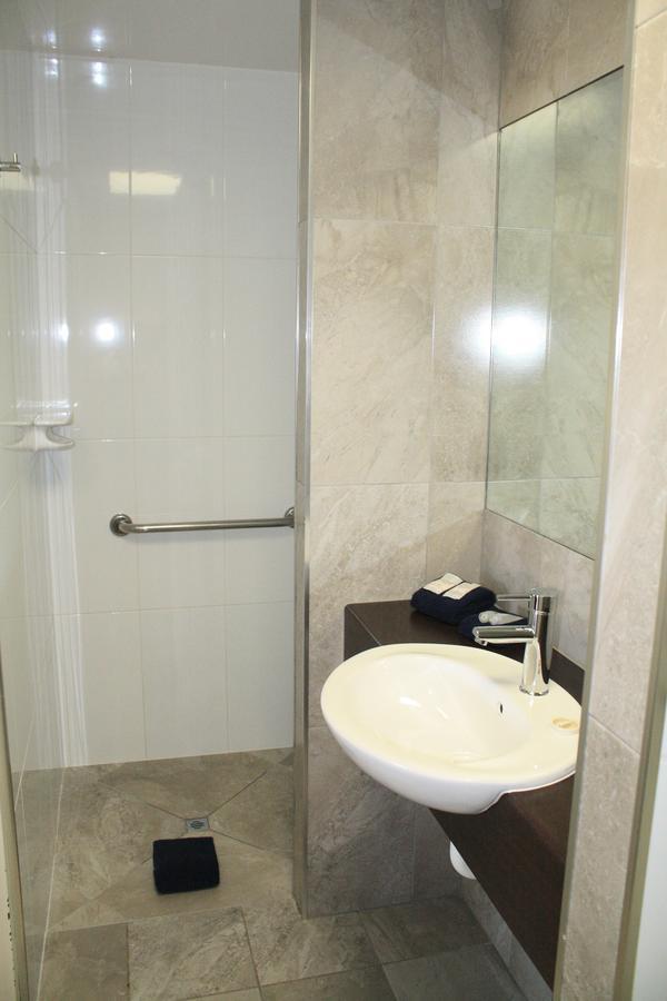 Central Motel Gin Gin ภายนอก รูปภาพ