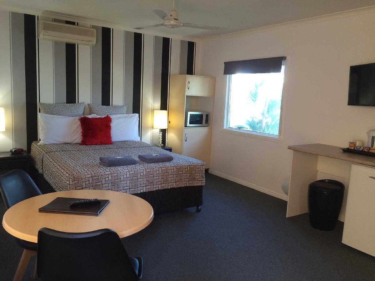 Central Motel Gin Gin ภายนอก รูปภาพ