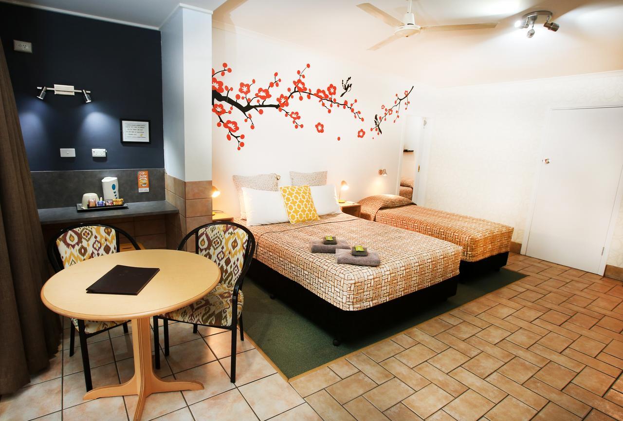 Central Motel Gin Gin ภายนอก รูปภาพ