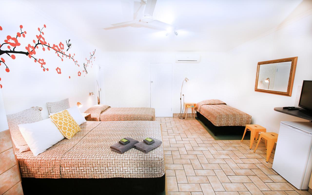 Central Motel Gin Gin ภายนอก รูปภาพ