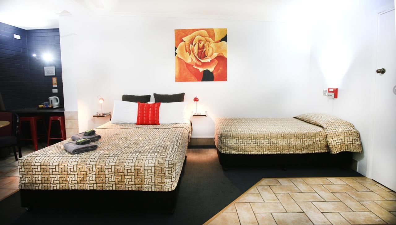 Central Motel Gin Gin ภายนอก รูปภาพ