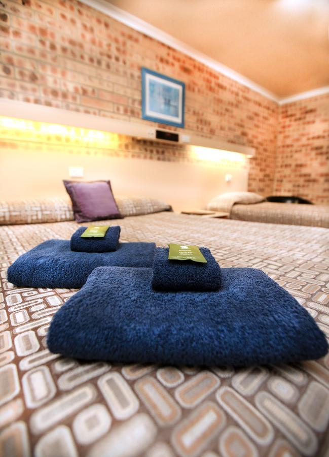 Central Motel Gin Gin ภายนอก รูปภาพ