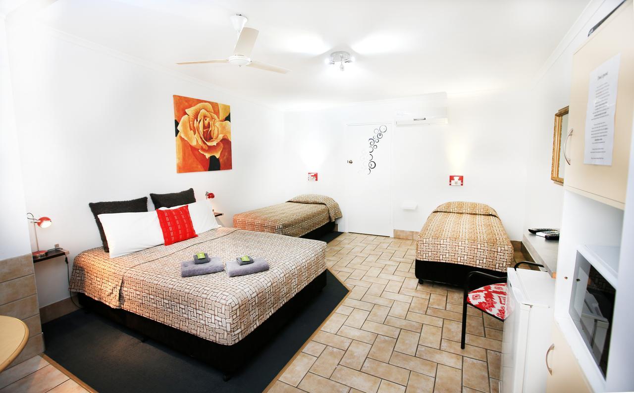 Central Motel Gin Gin ภายนอก รูปภาพ