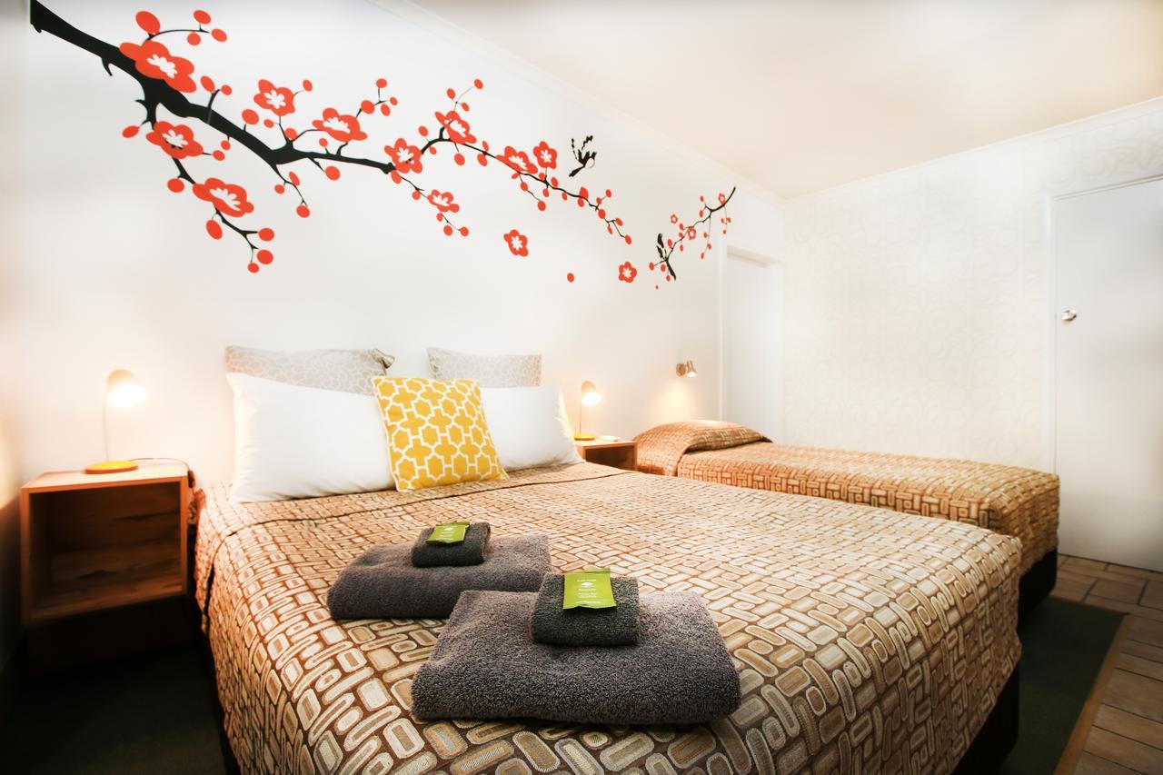 Central Motel Gin Gin ภายนอก รูปภาพ