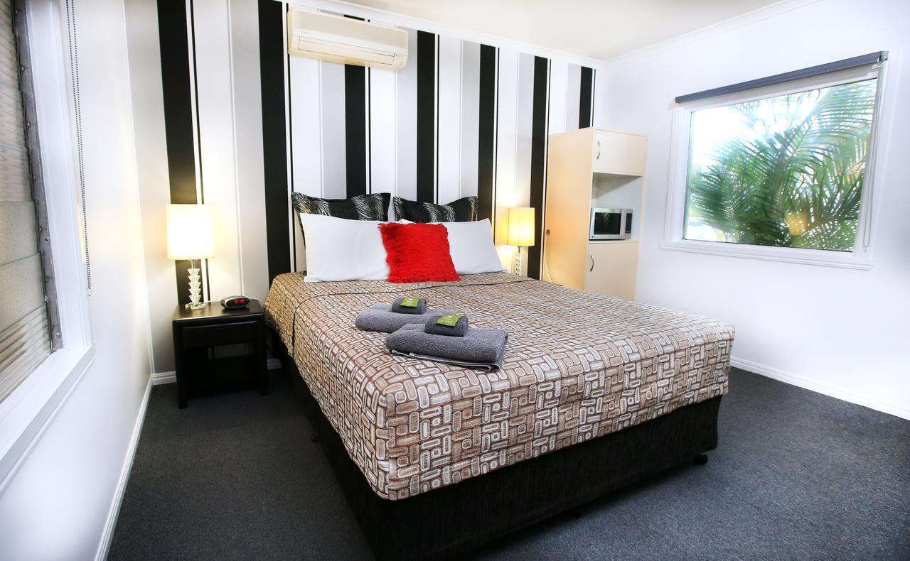 Central Motel Gin Gin ภายนอก รูปภาพ