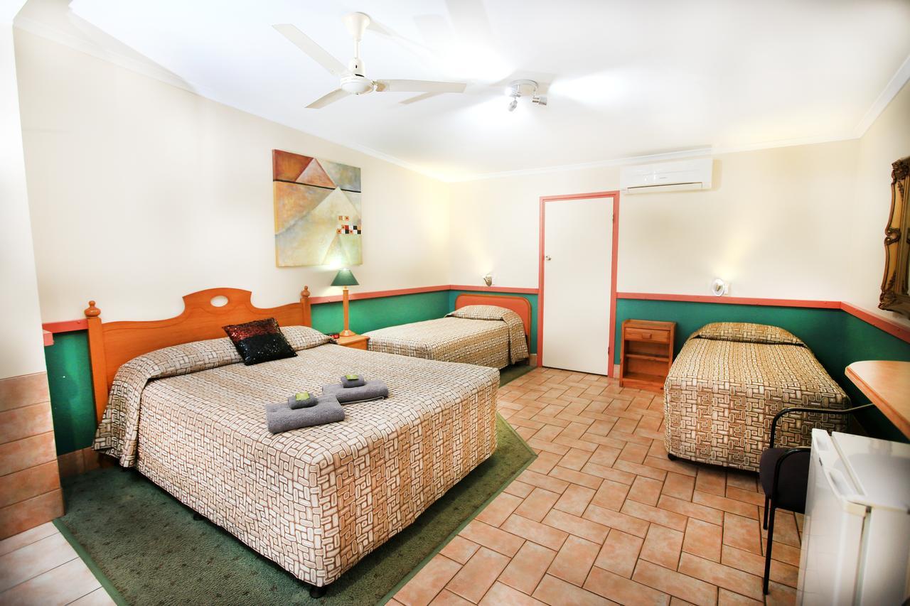 Central Motel Gin Gin ภายนอก รูปภาพ