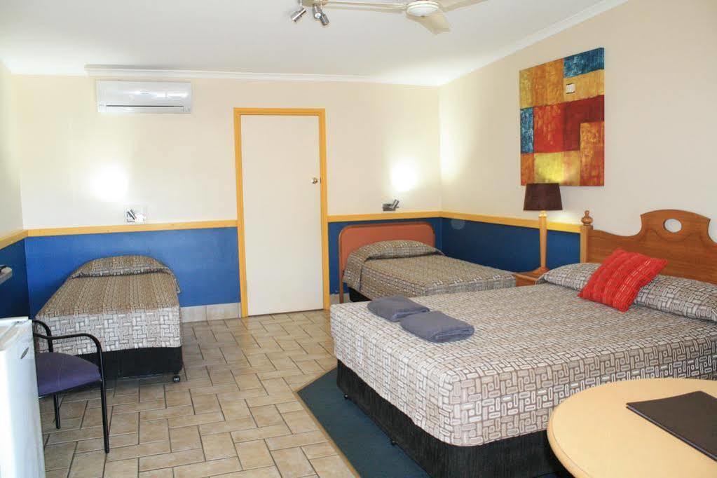 Central Motel Gin Gin ภายนอก รูปภาพ