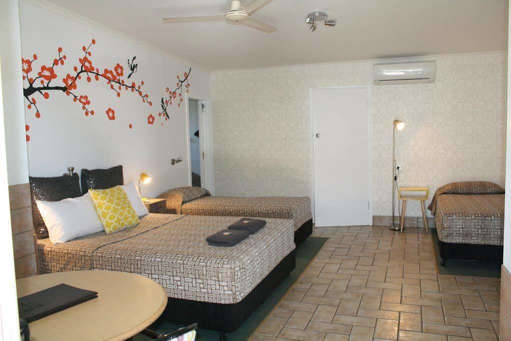 Central Motel Gin Gin ภายนอก รูปภาพ
