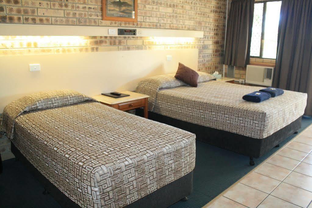 Central Motel Gin Gin ภายนอก รูปภาพ